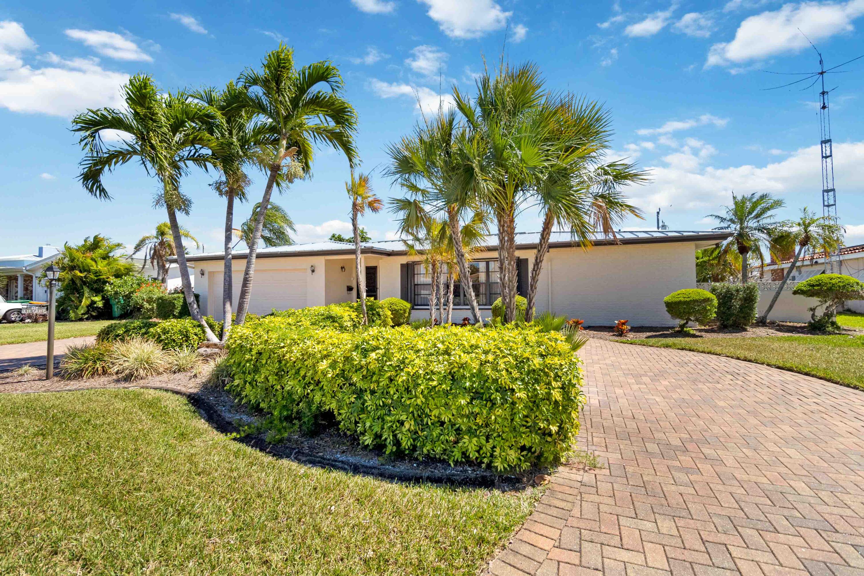 665 Redwood Court