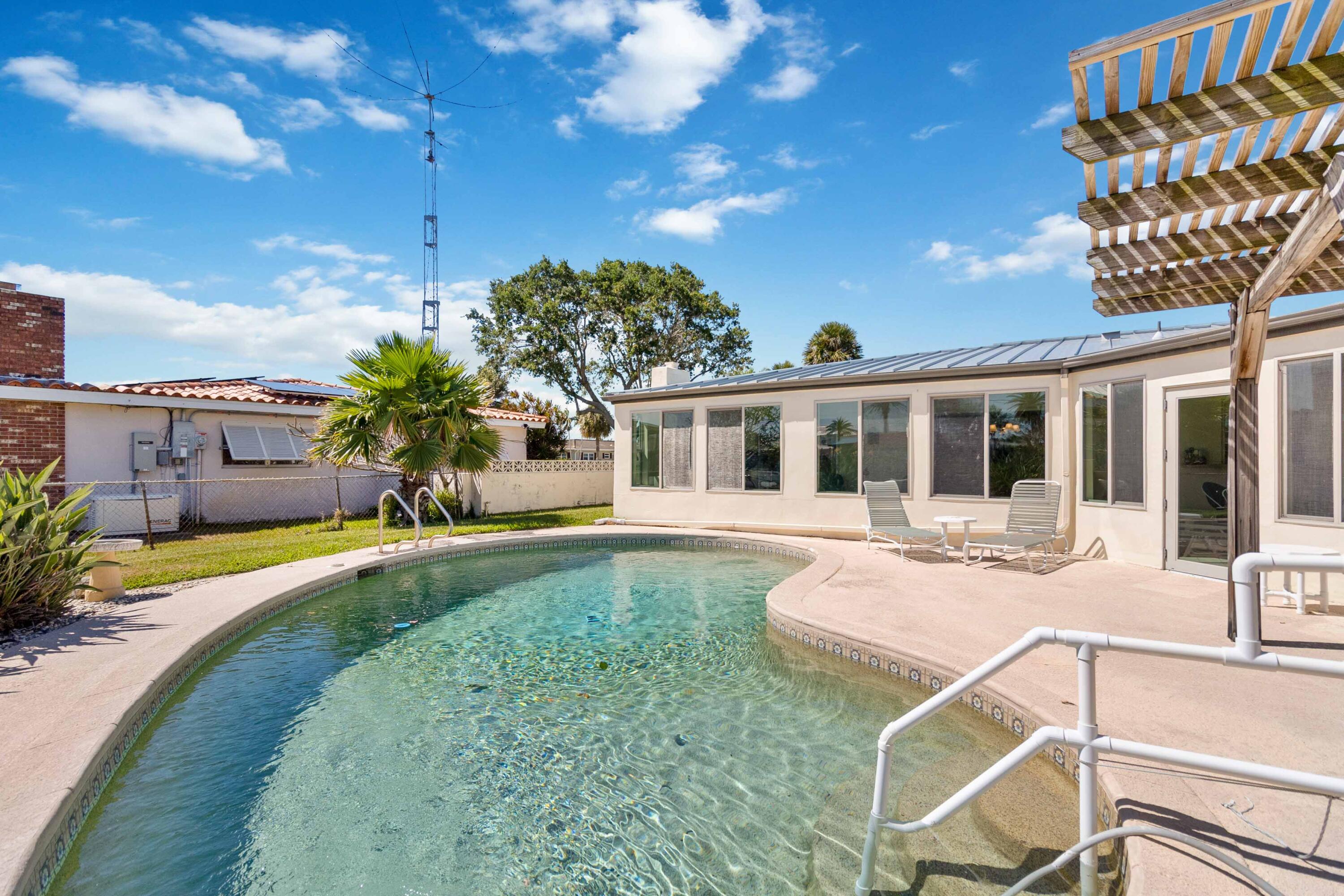 665 Redwood Court