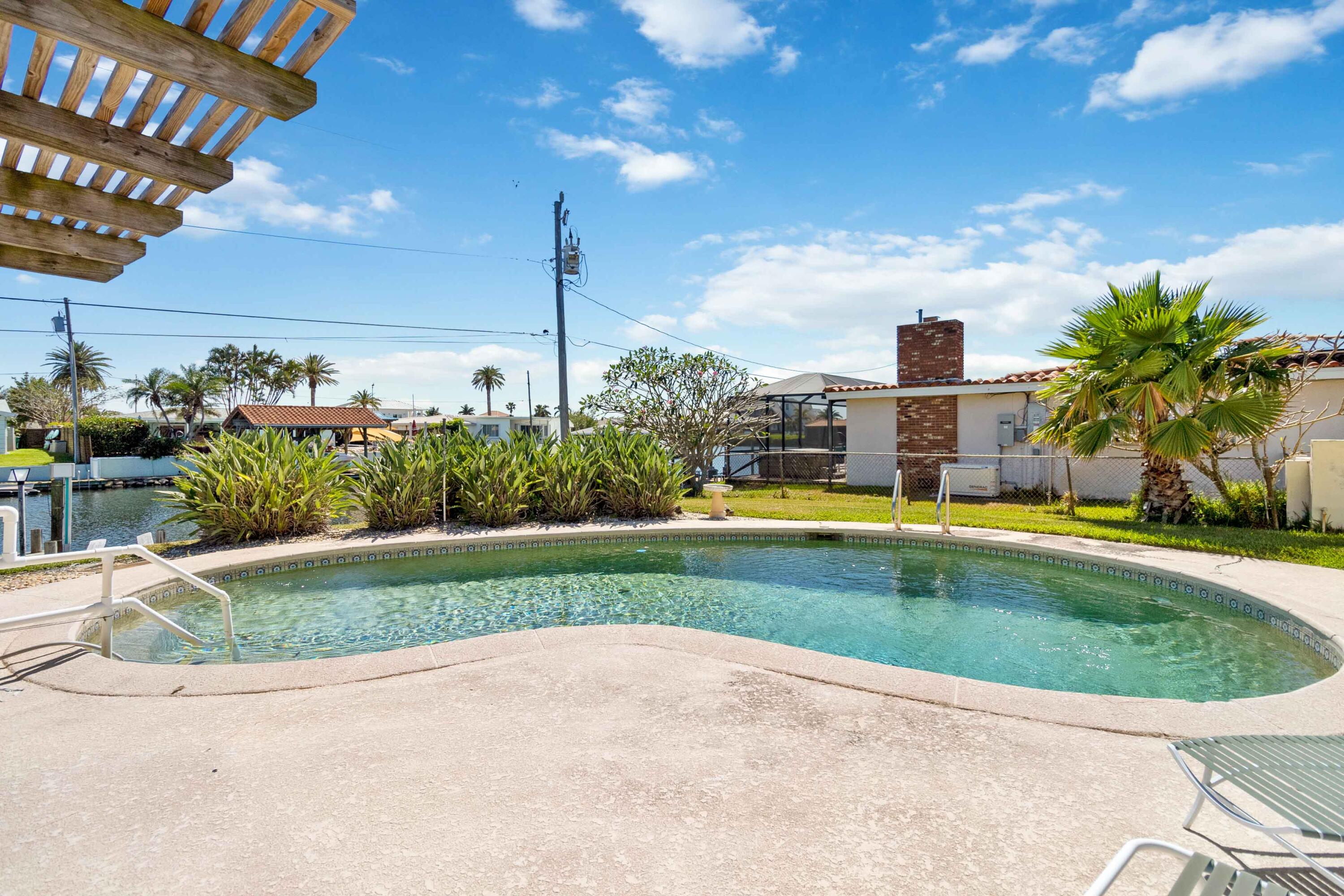 665 Redwood Court