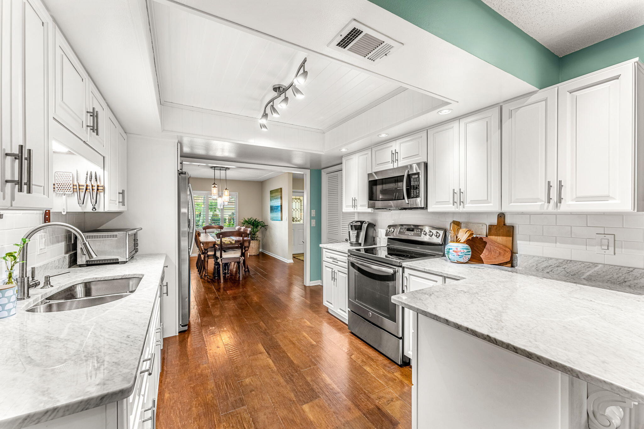 422 St. Lucia Court