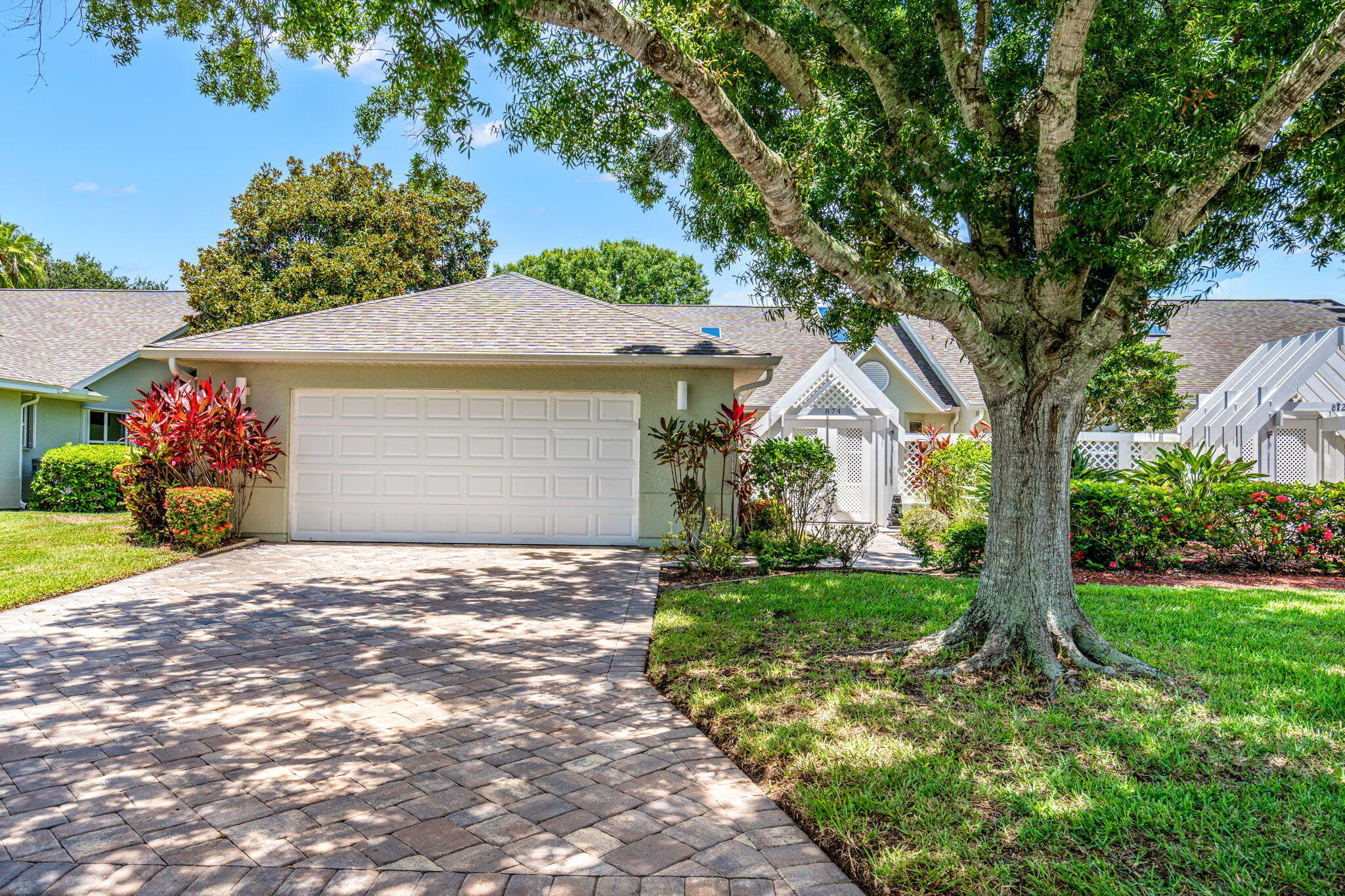874 Oakwood Drive