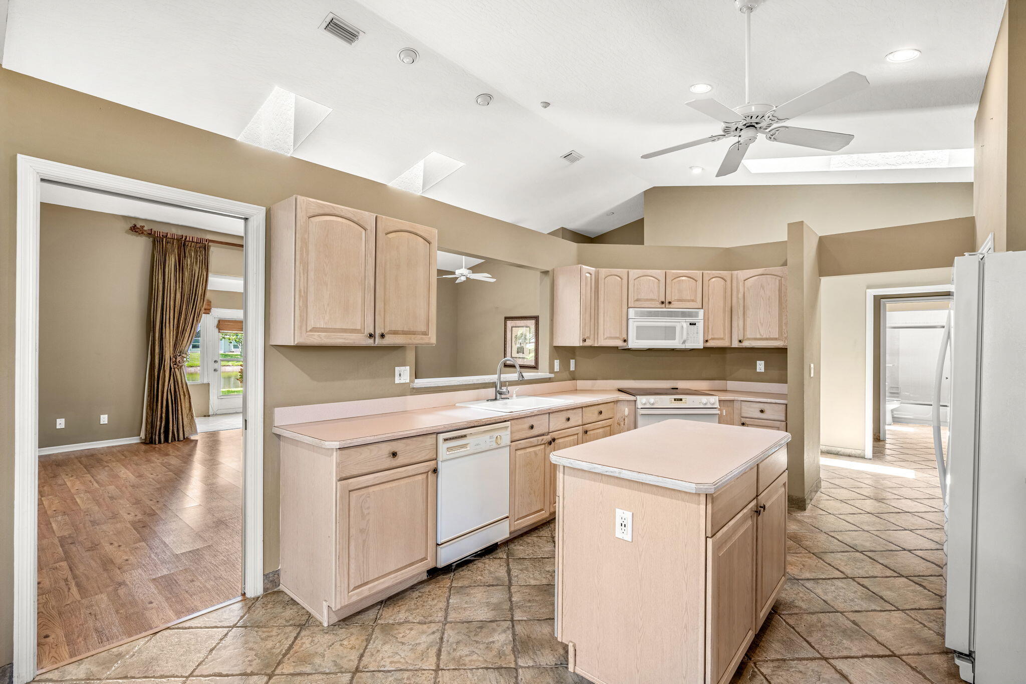 874 Oakwood Drive