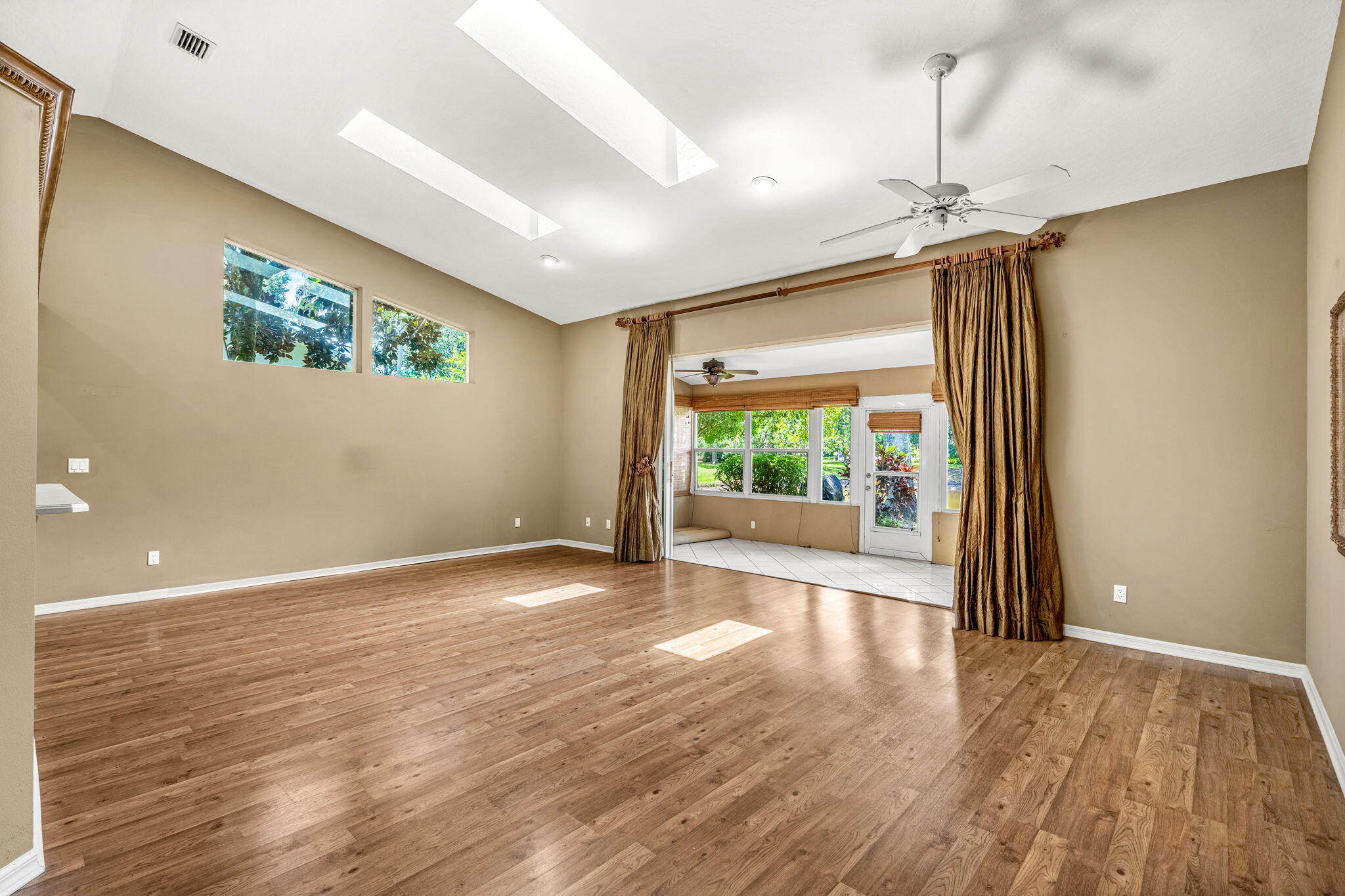 874 Oakwood Drive
