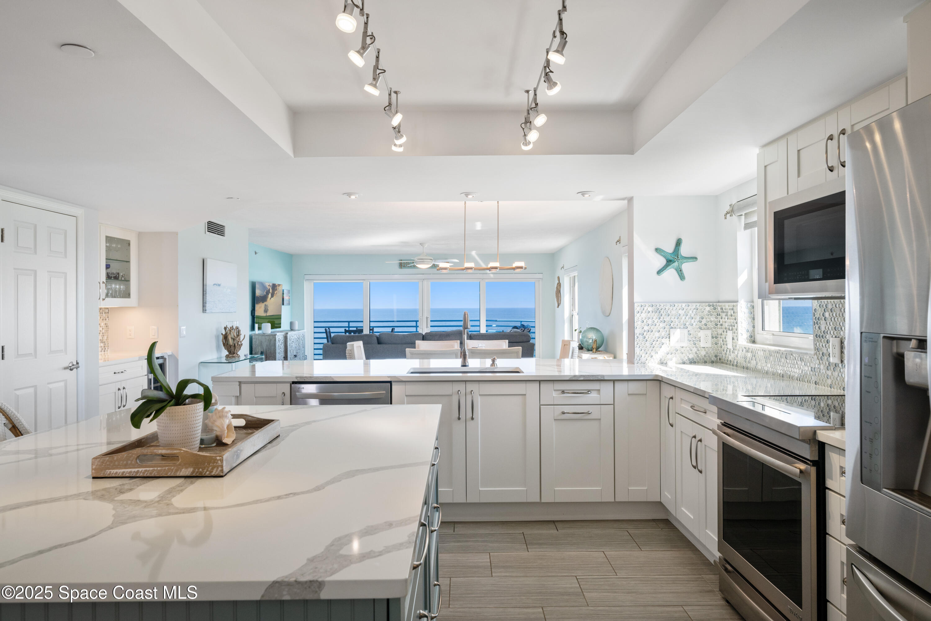 581 Highway A1A, 502