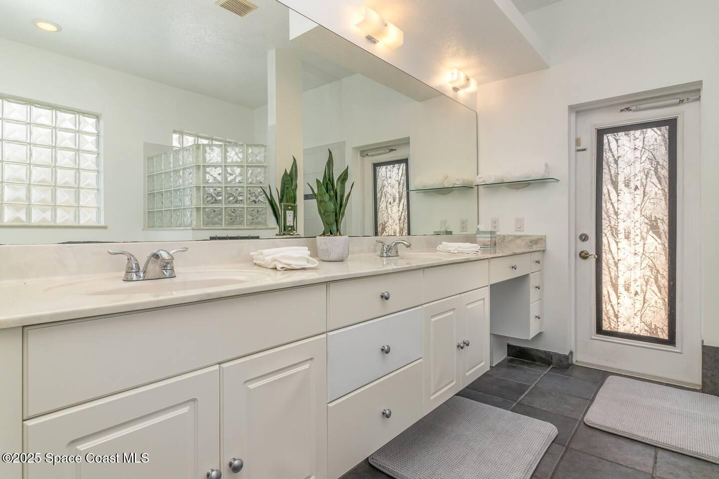48 Harbor Circle
