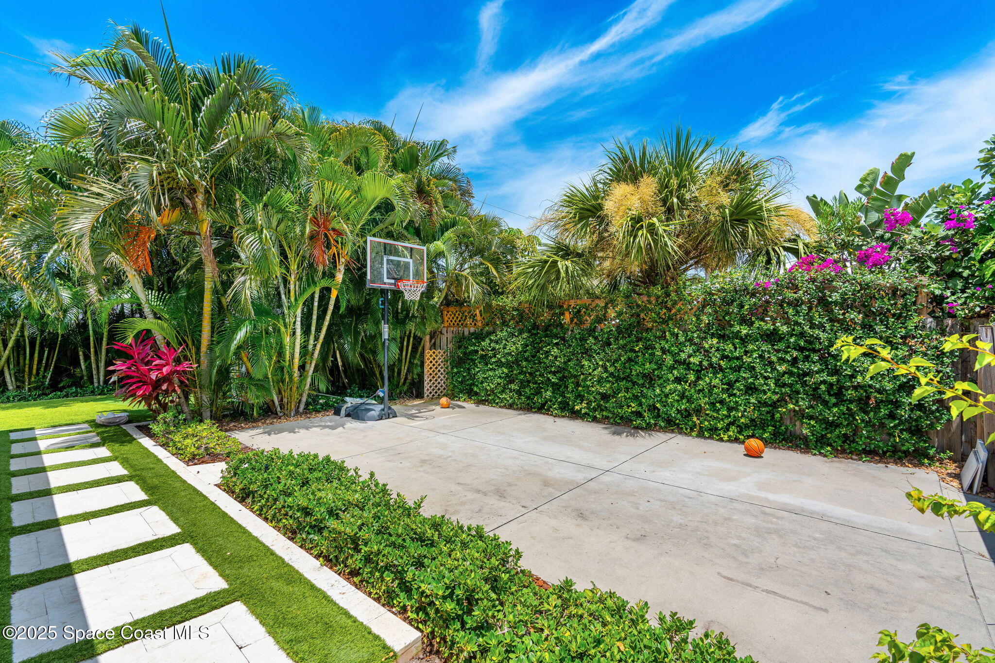 606 Hibiscus Trail