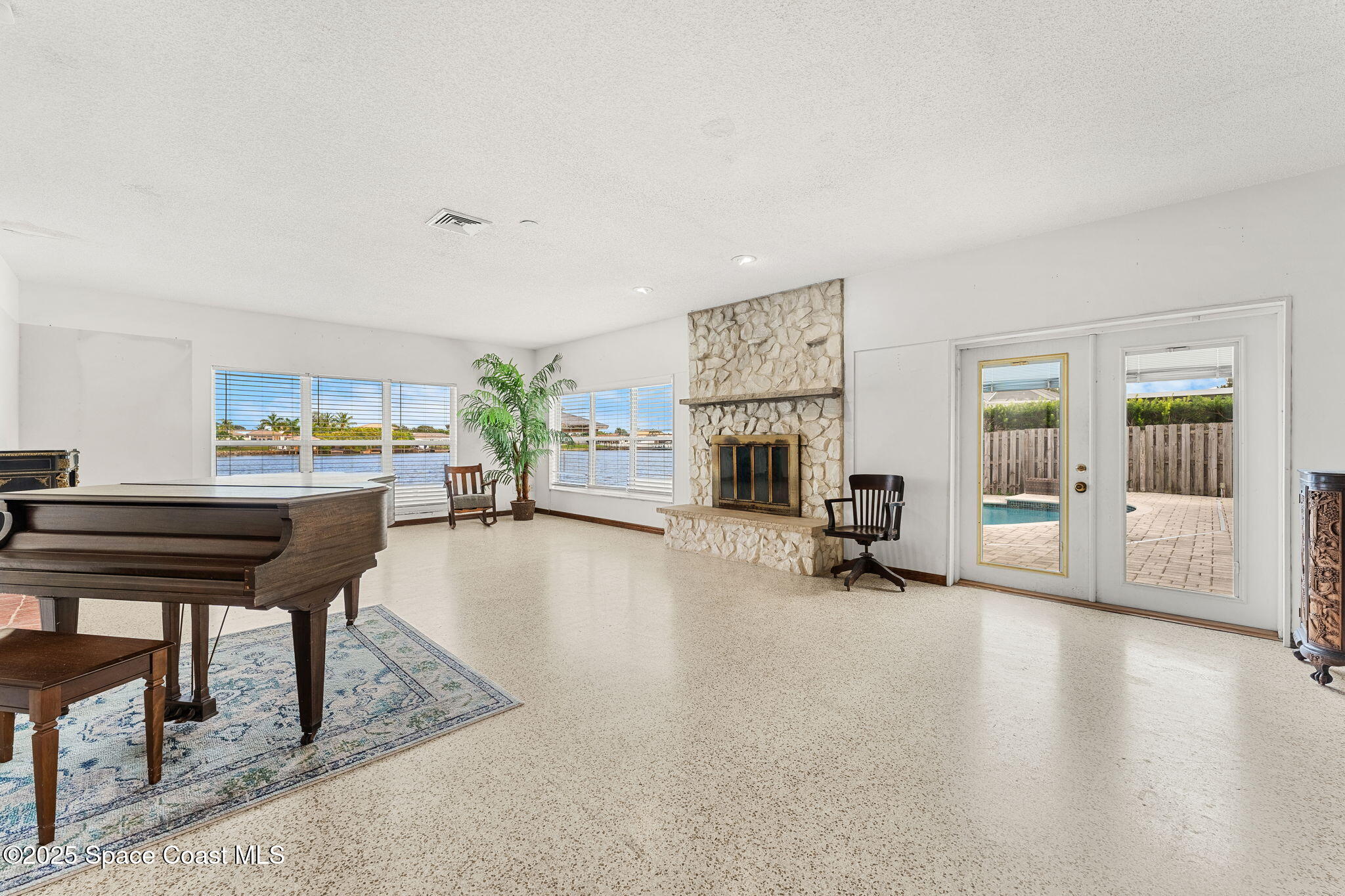 433 Saint Lucia Court