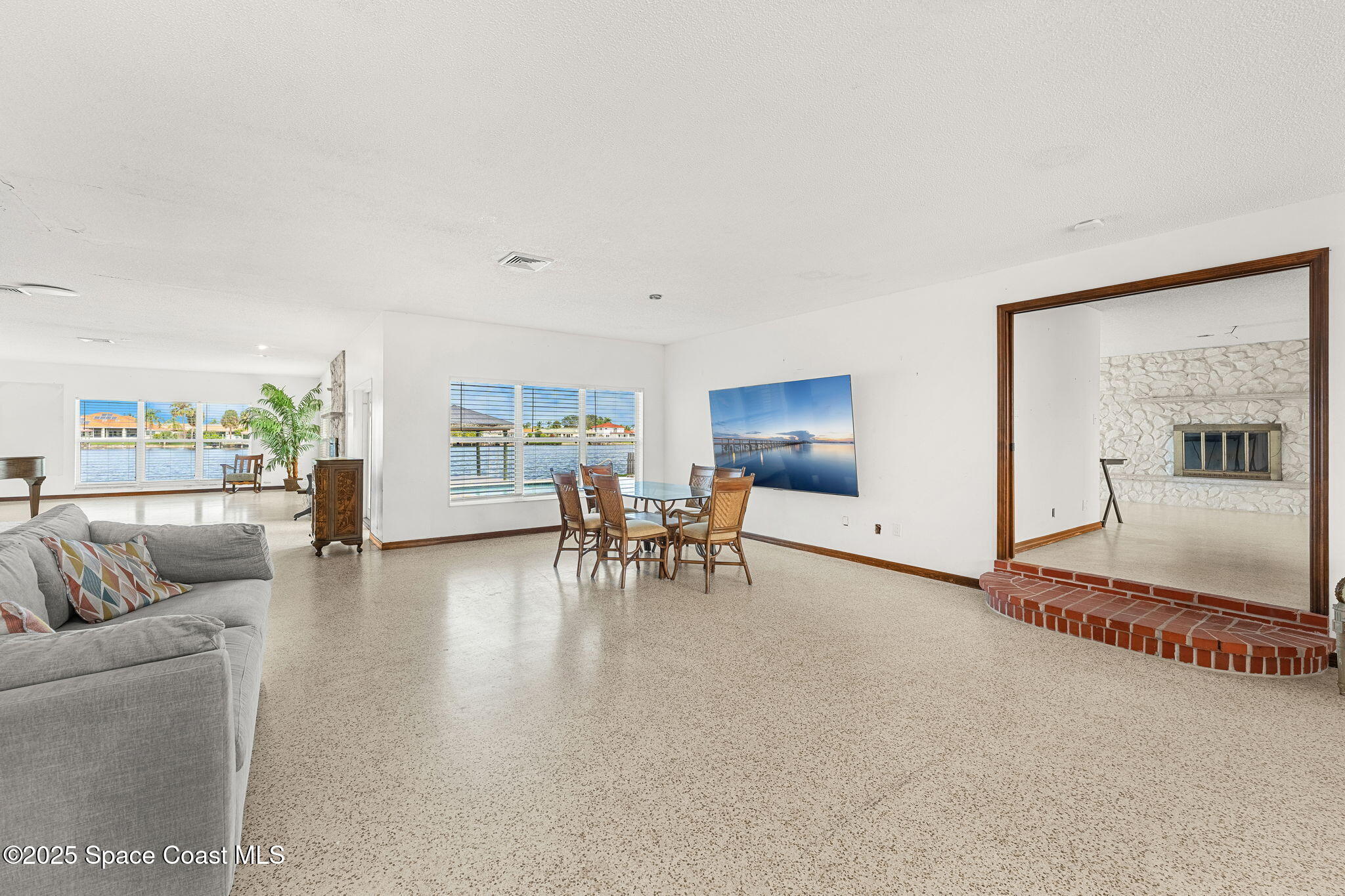 433 Saint Lucia Court