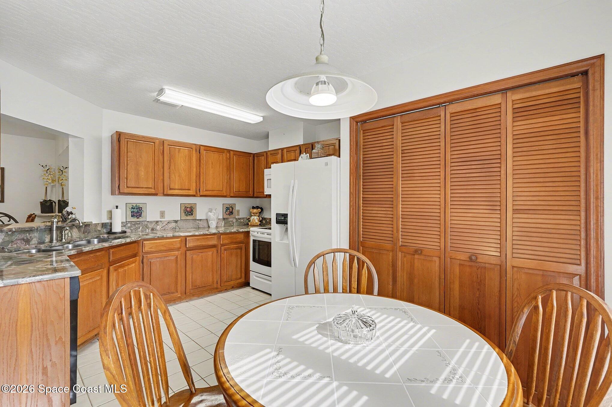 812 Ridge Lake Drive