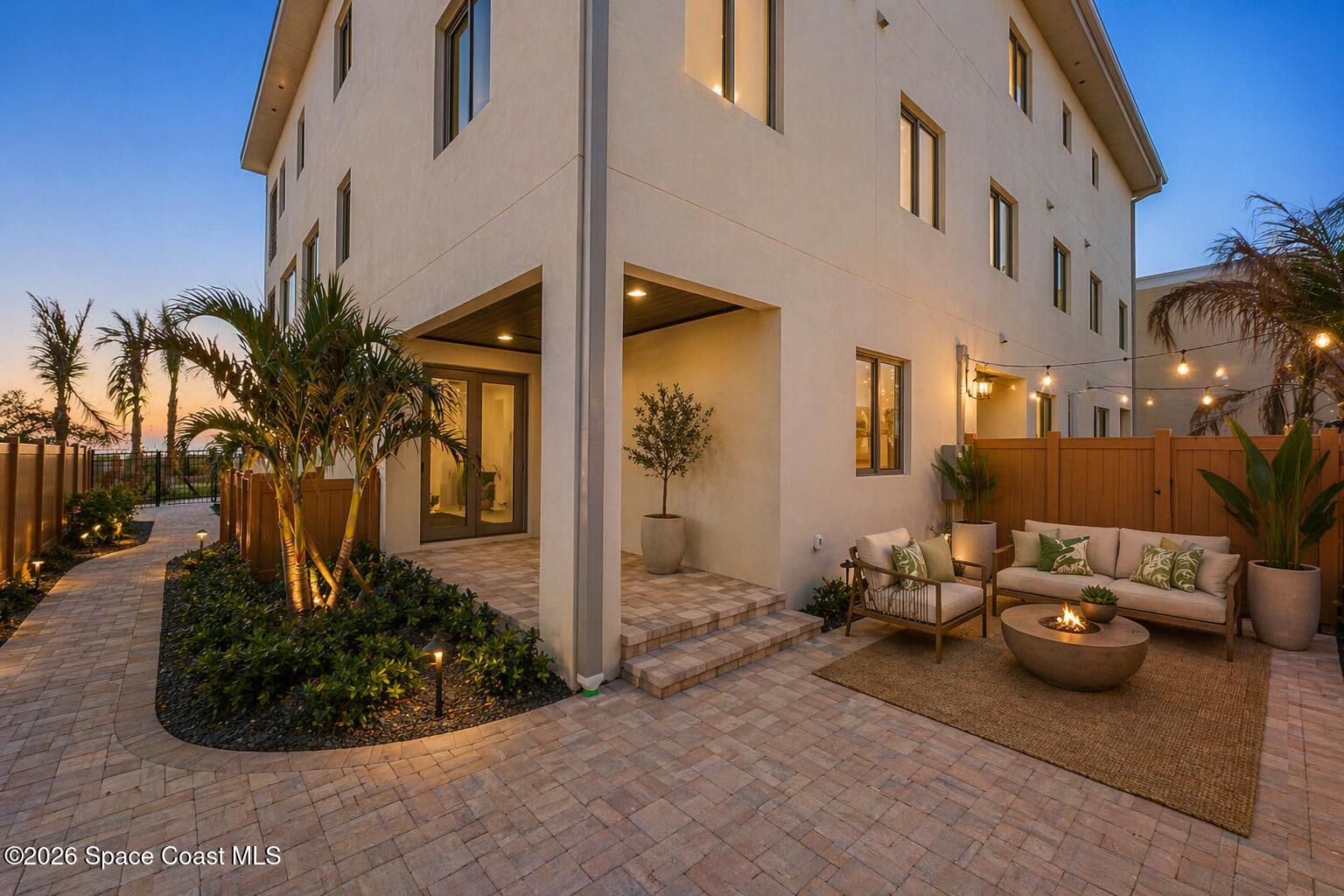 1008 Wave Crest Avenue