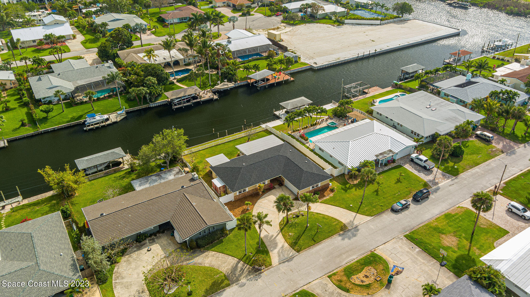 635 Kenwood Court