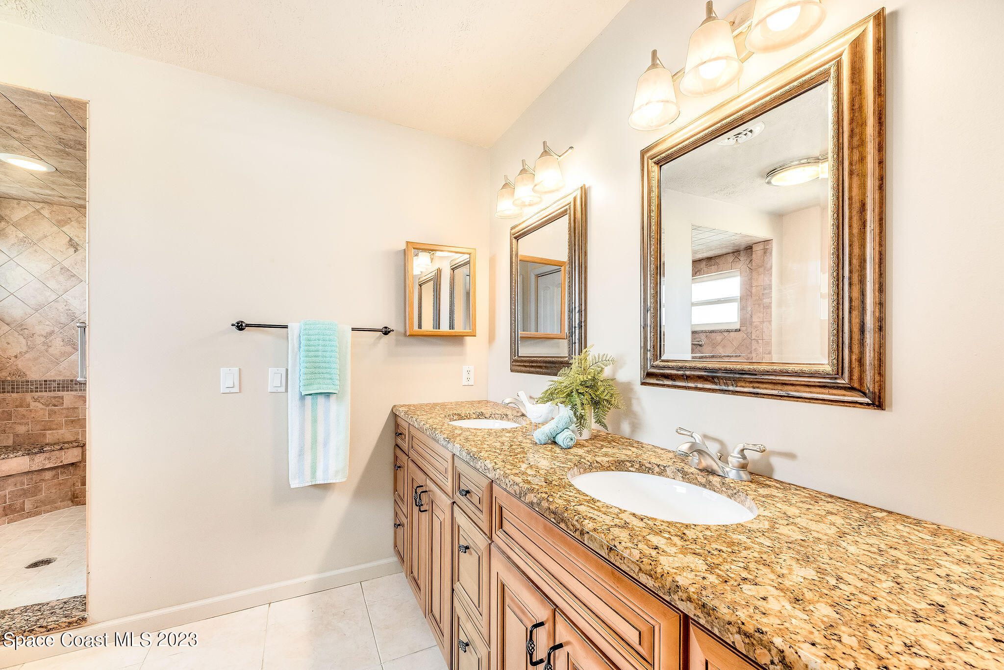 635 Kenwood Court