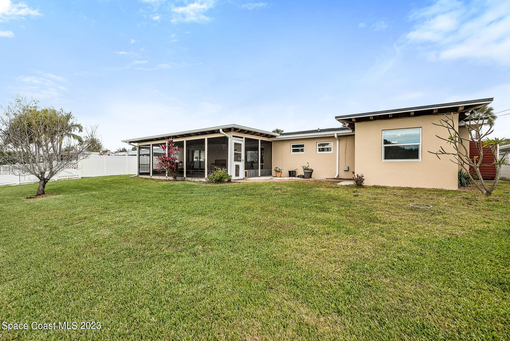 635 Kenwood Court