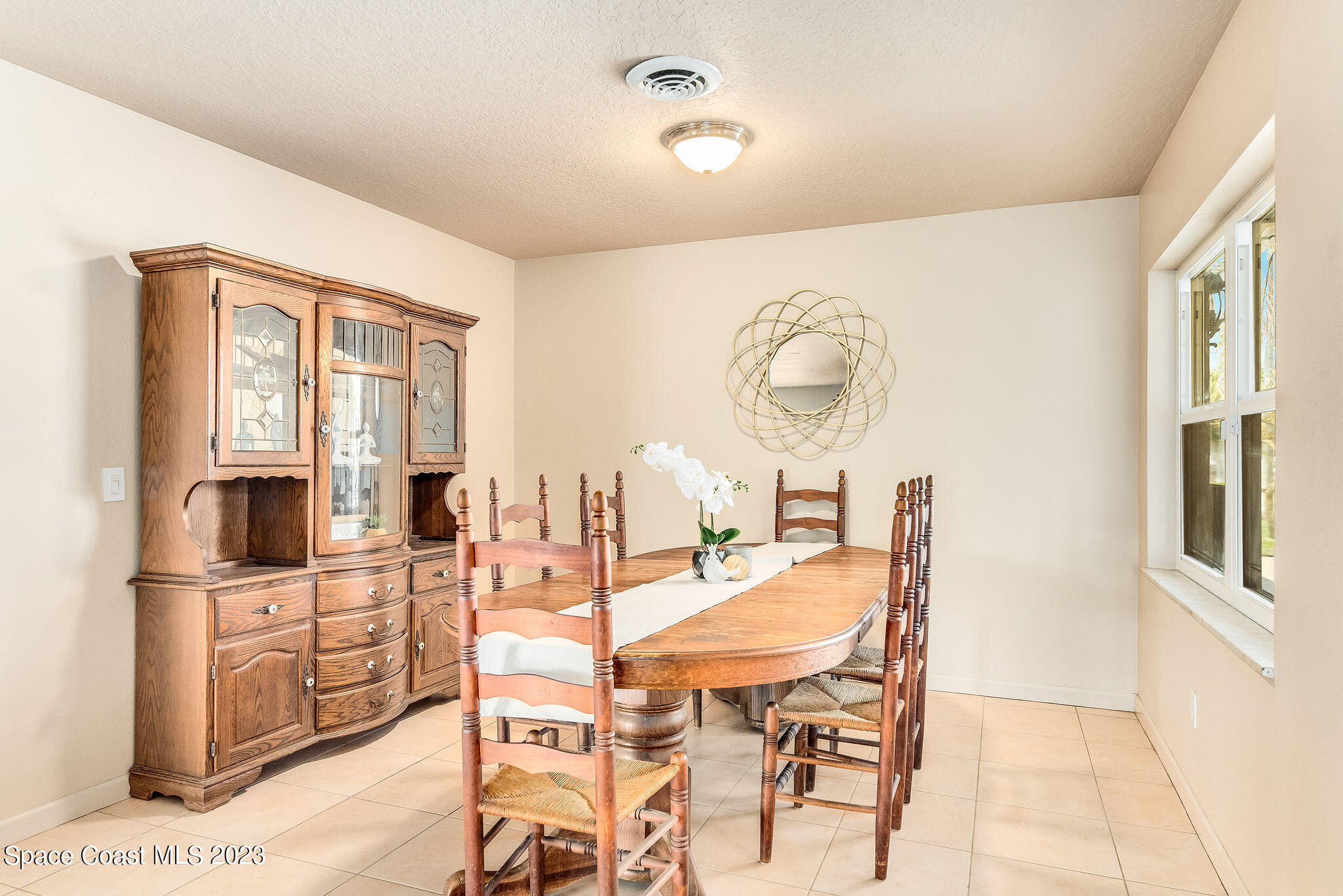 635 Kenwood Court