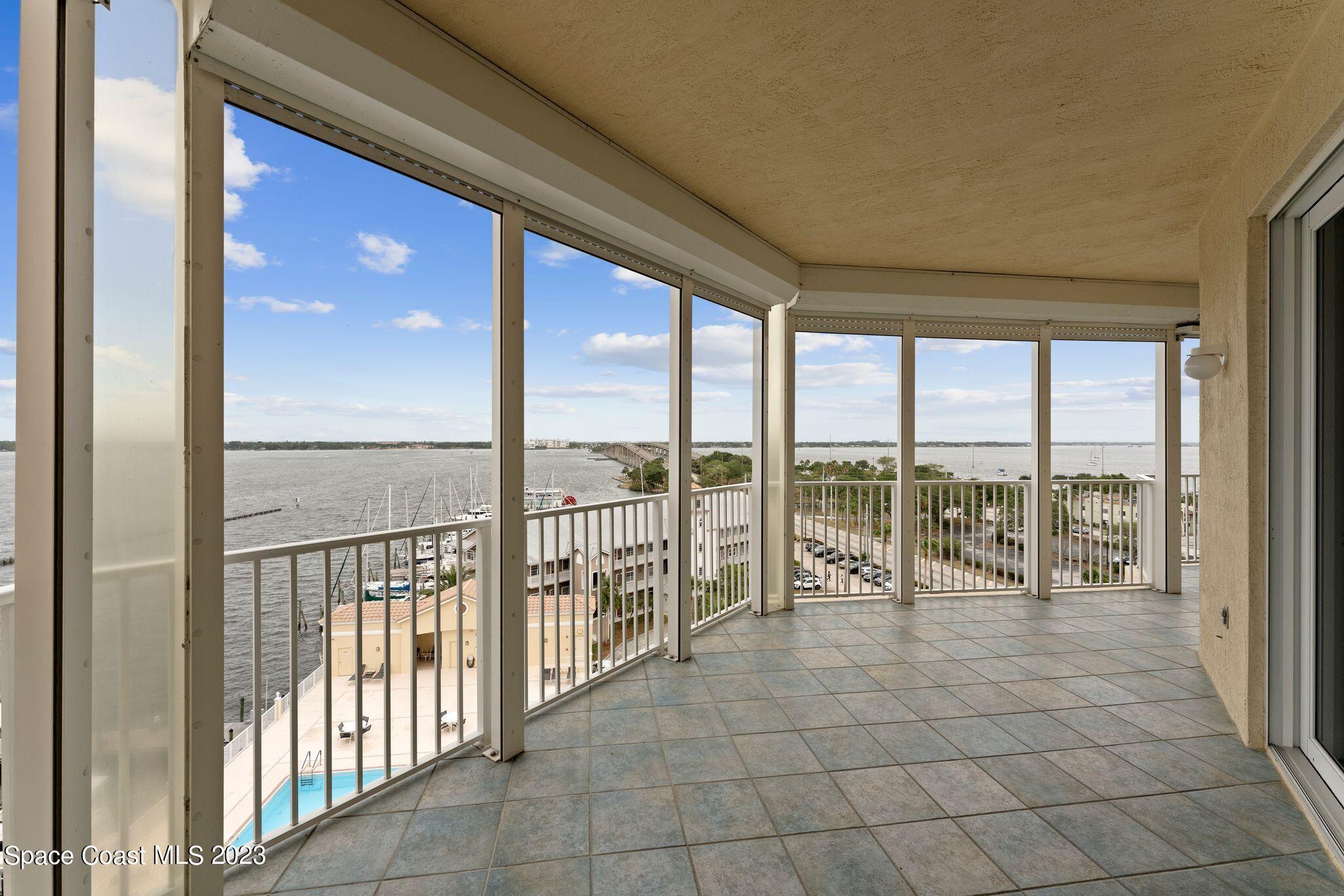 93 Delannoy Avenue, 806