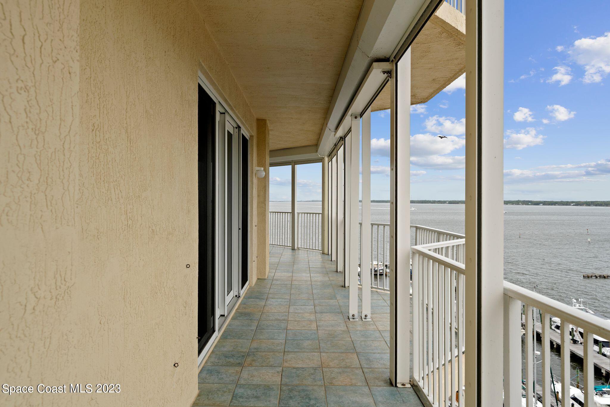 93 Delannoy Avenue, 806