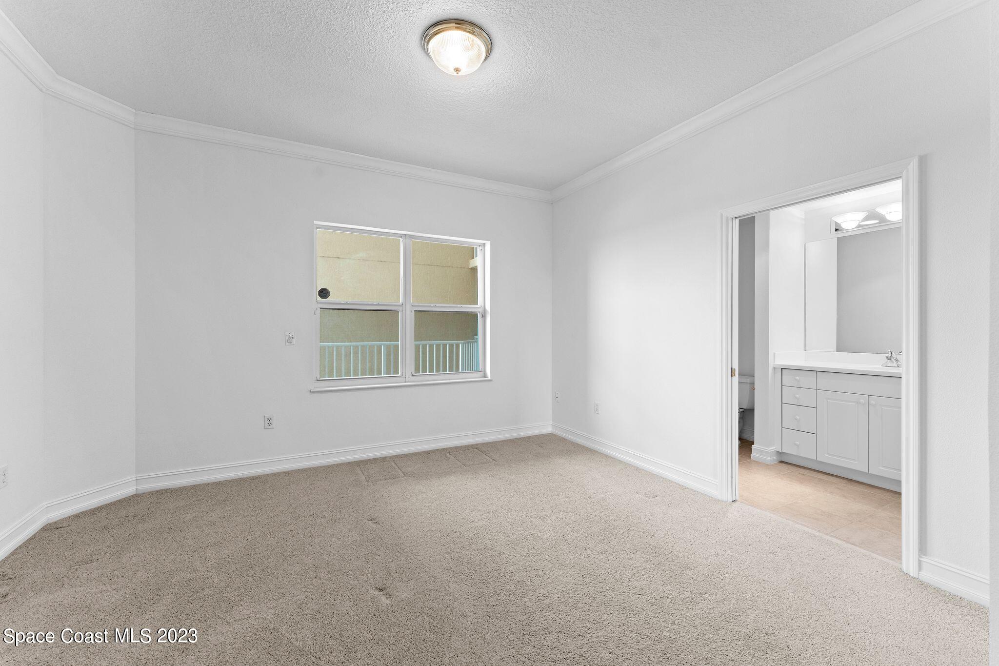 93 Delannoy Avenue, 806