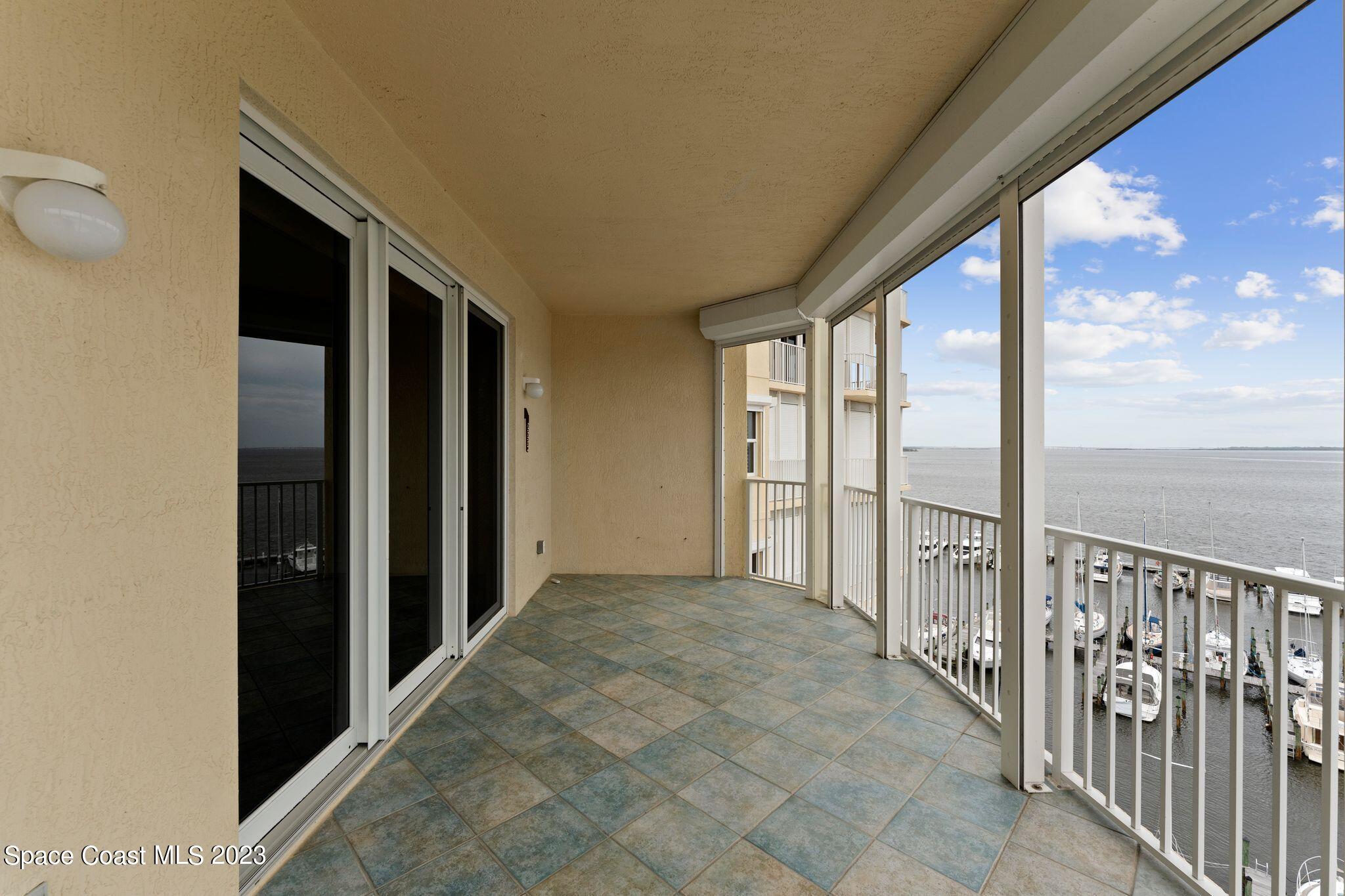 93 Delannoy Avenue, 806