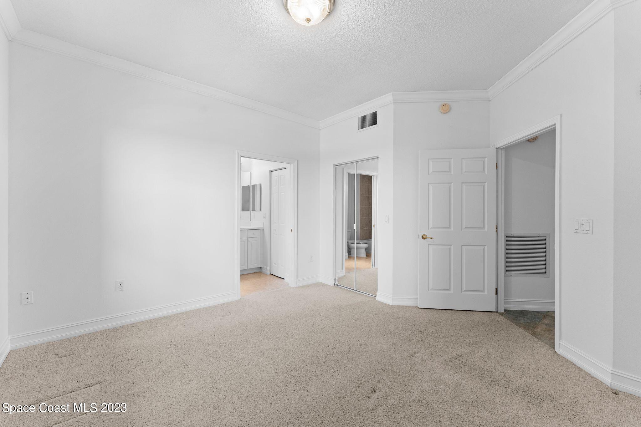 93 Delannoy Avenue, 806