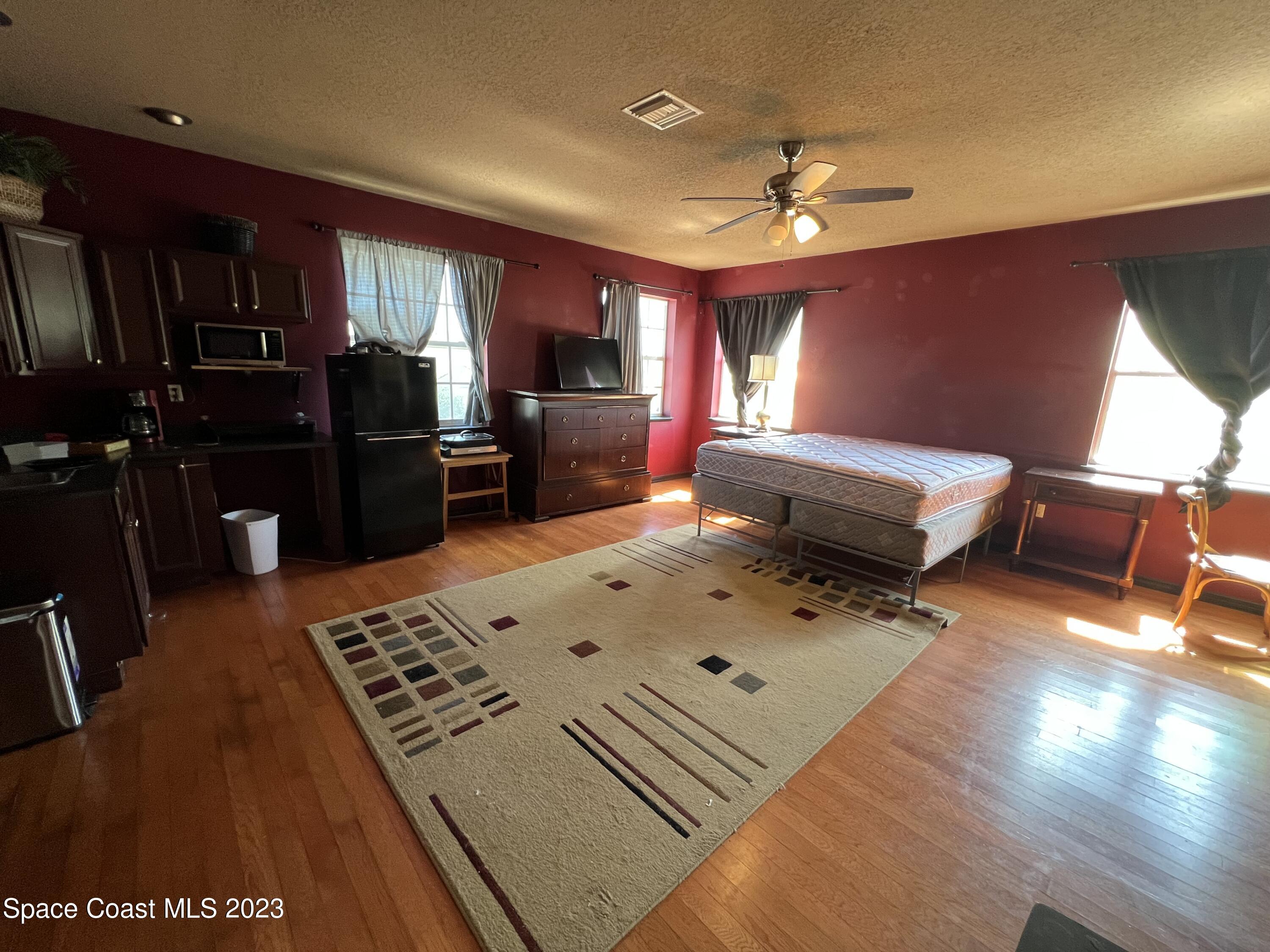 48 Harbor Circle