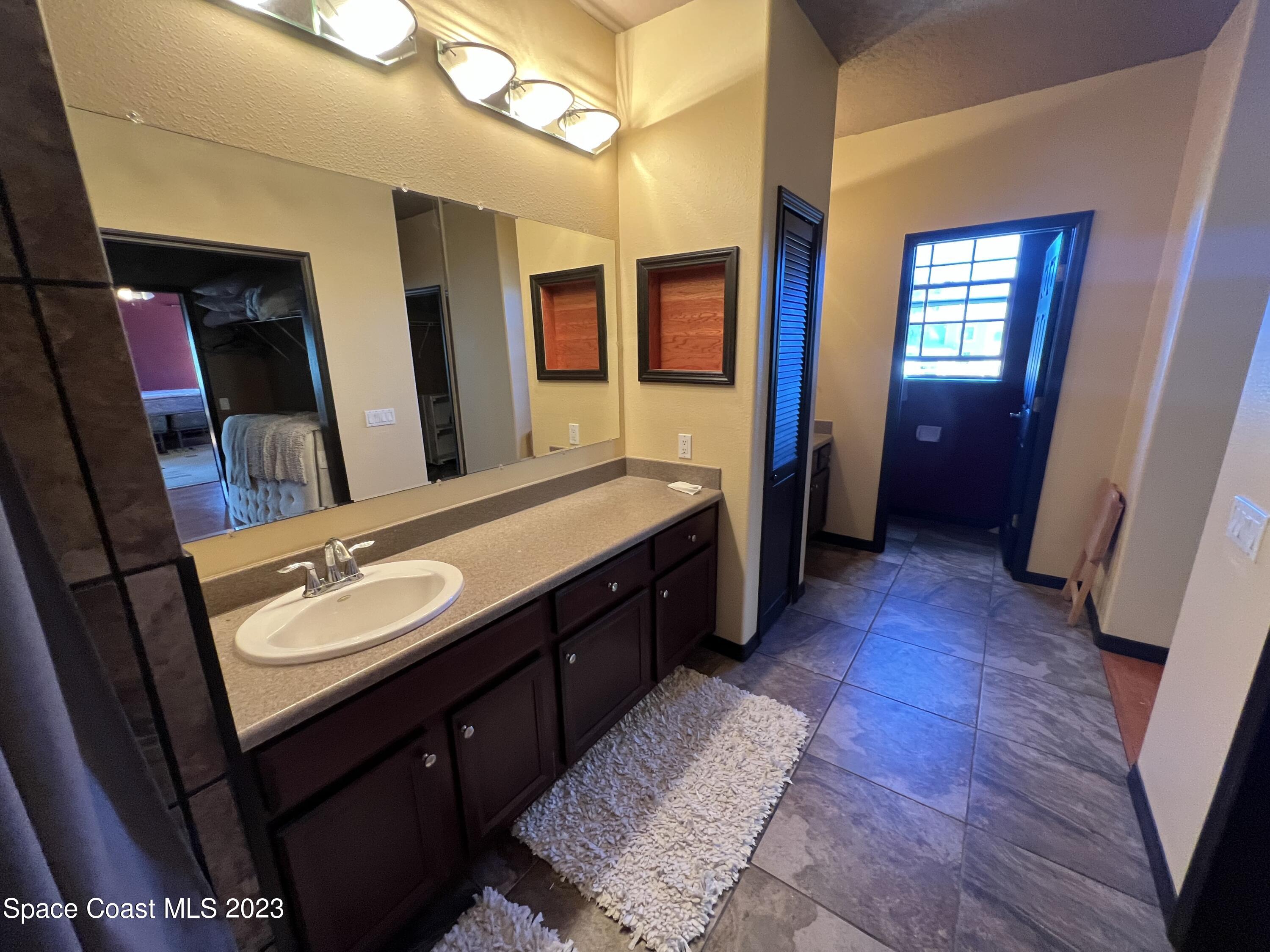 48 Harbor Circle
