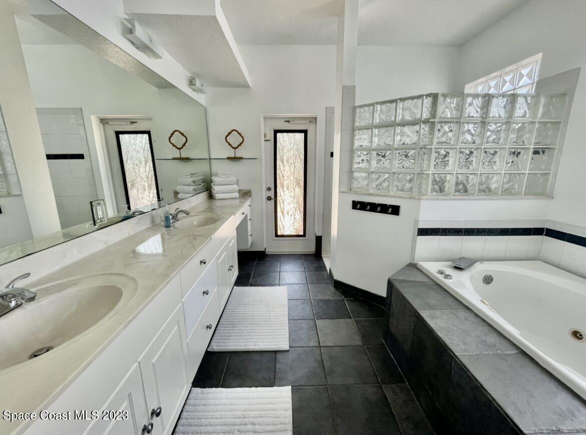48 Harbor Circle