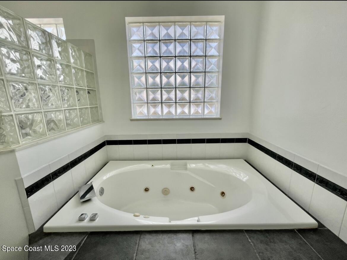 48 Harbor Circle