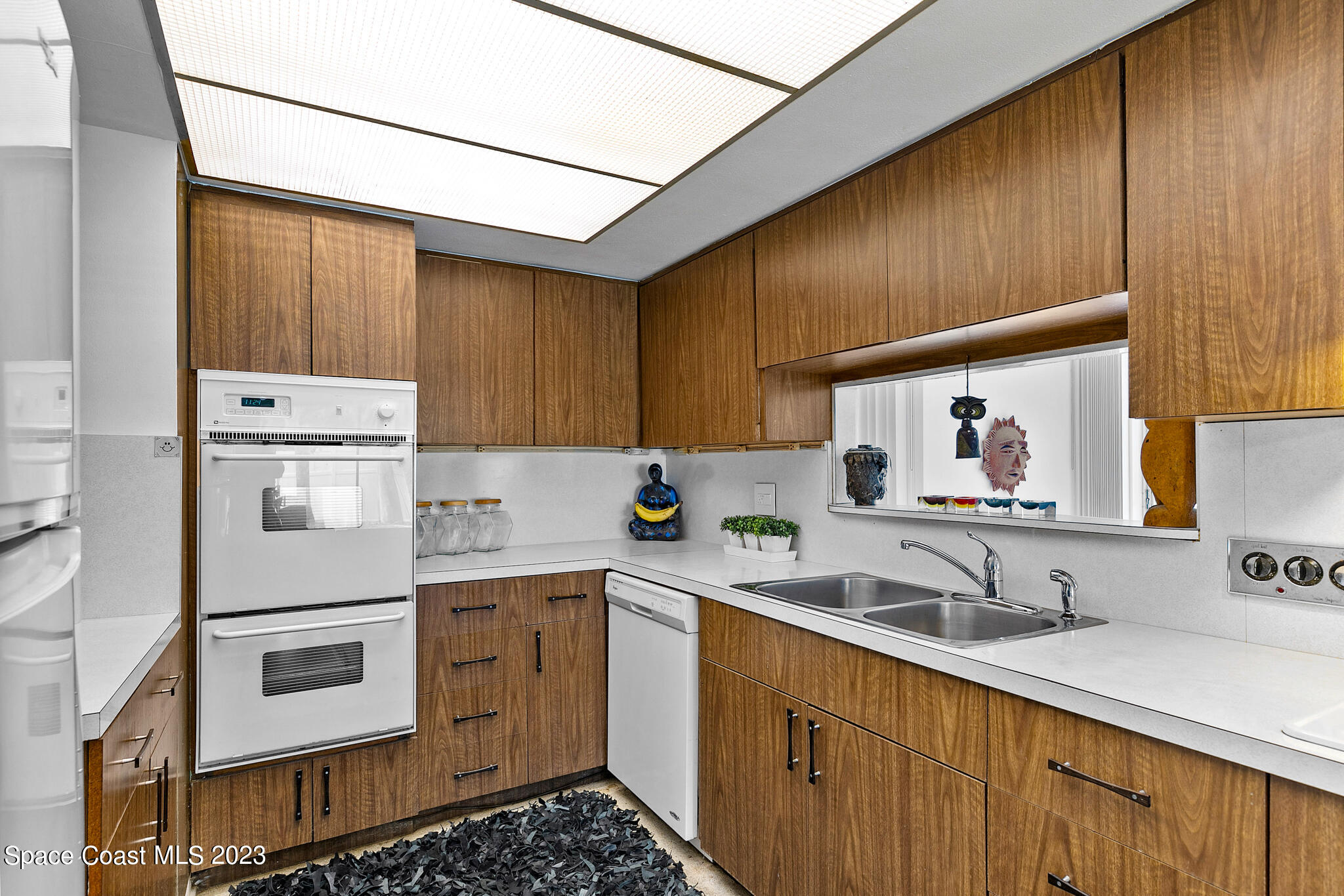 598 Seabreeze Drive