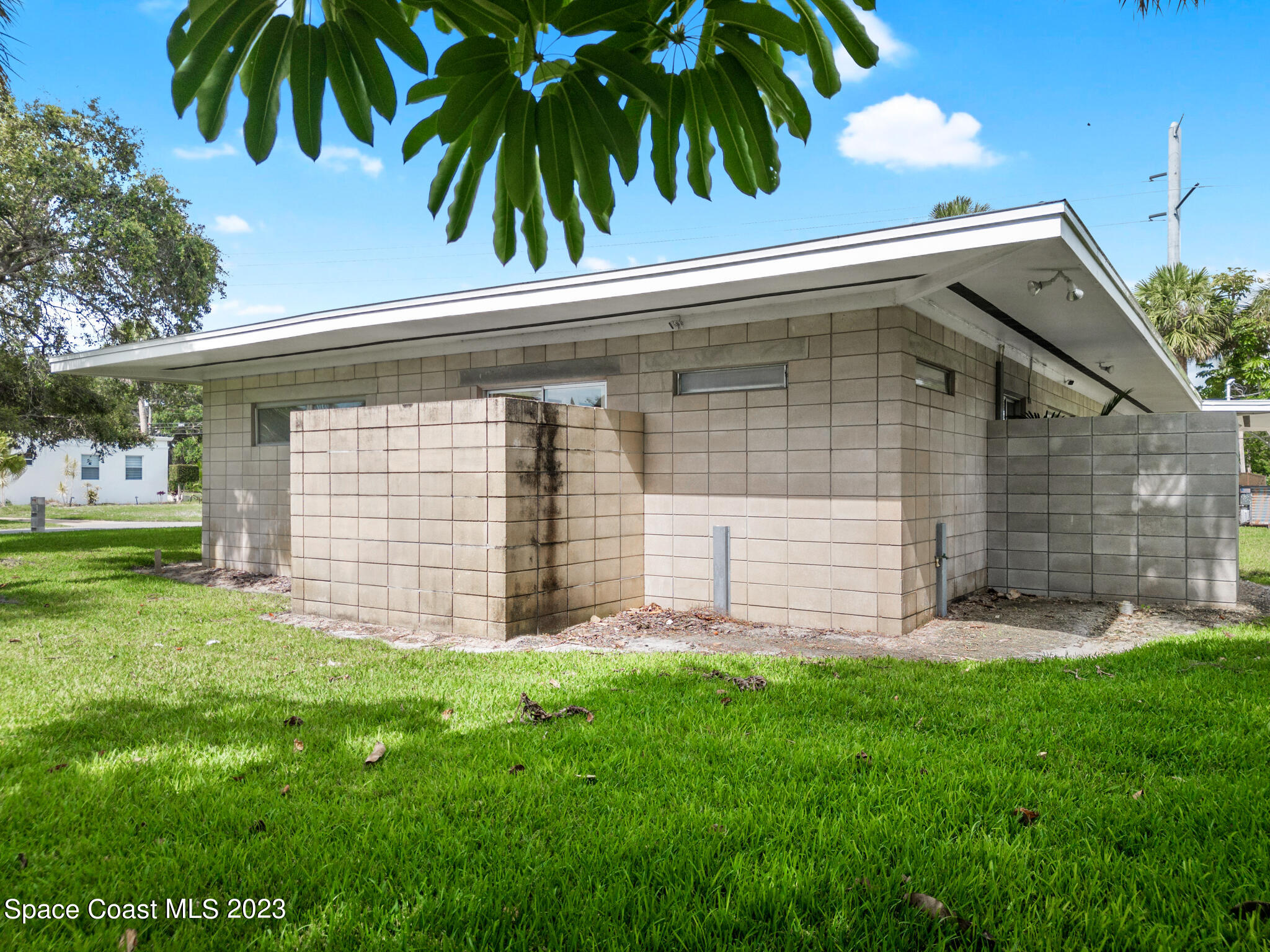 598 Seabreeze Drive