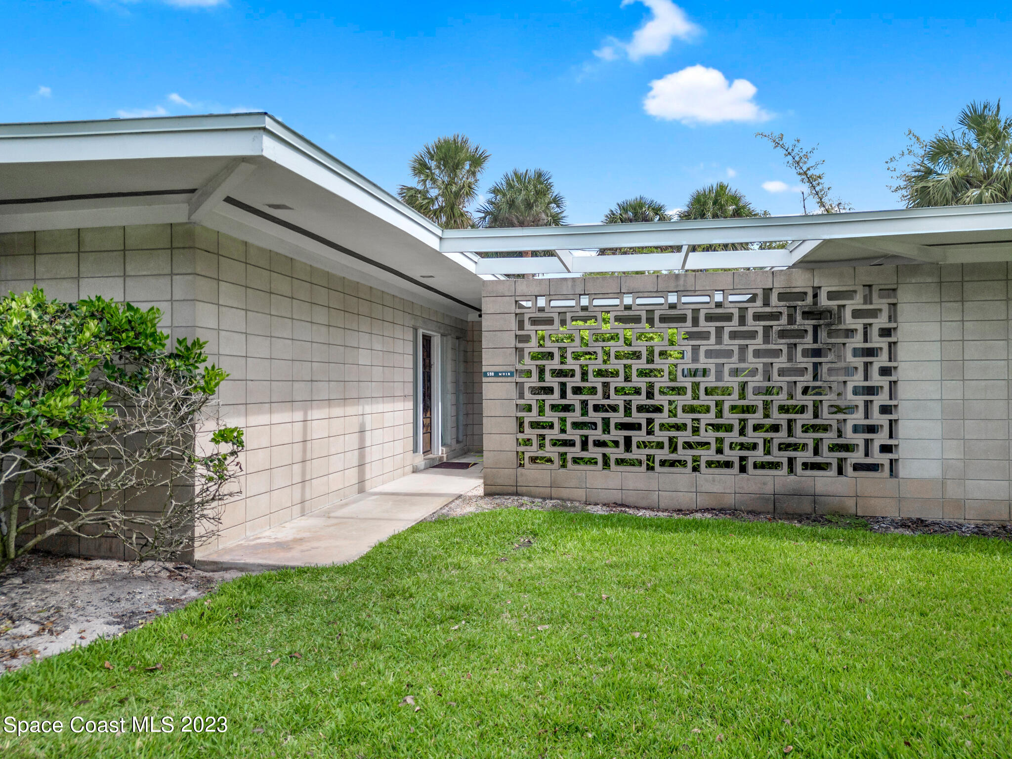 598 Seabreeze Drive