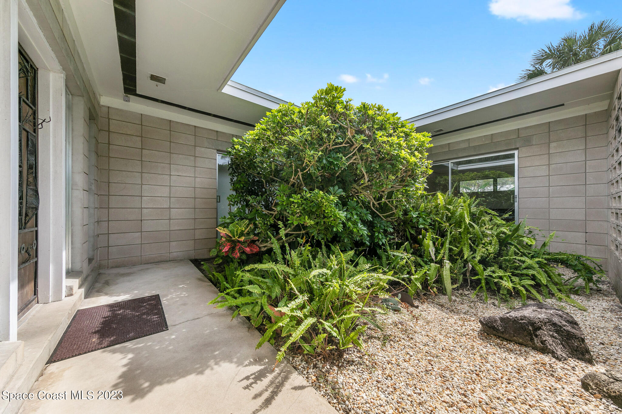 598 Seabreeze Drive