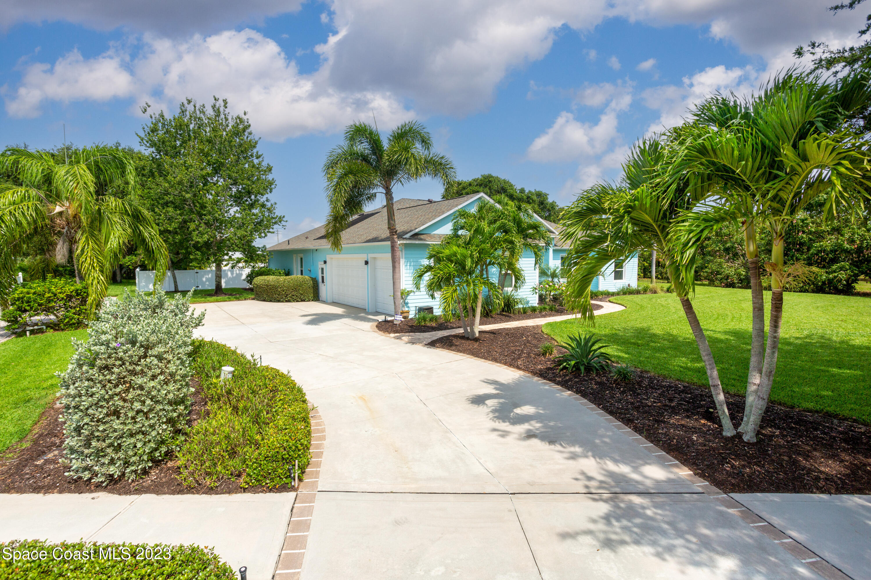 850 Maple Ridge Drive