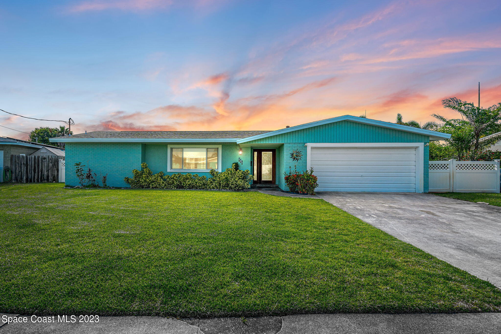 445 Ursa Avenue