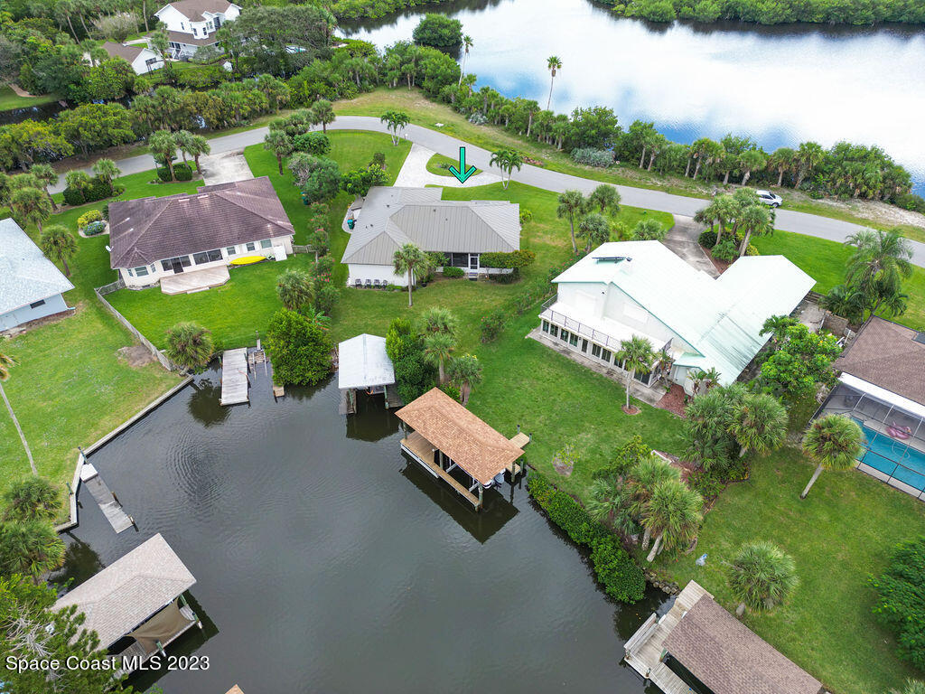 380 Lakeview Drive