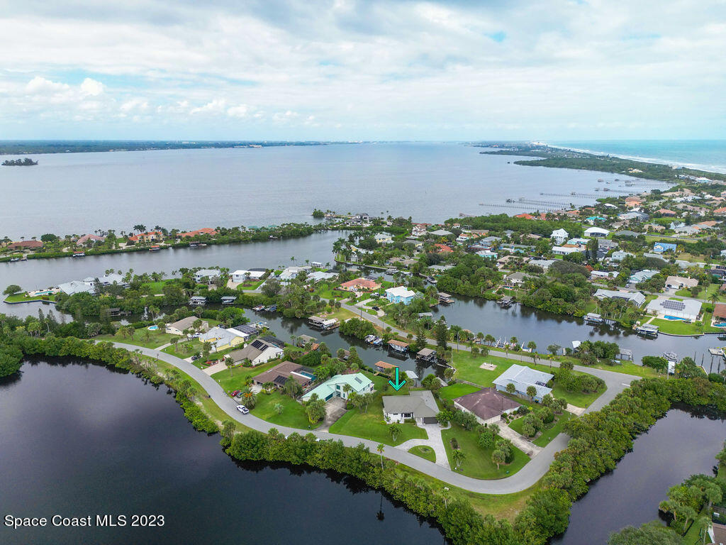 380 Lakeview Drive