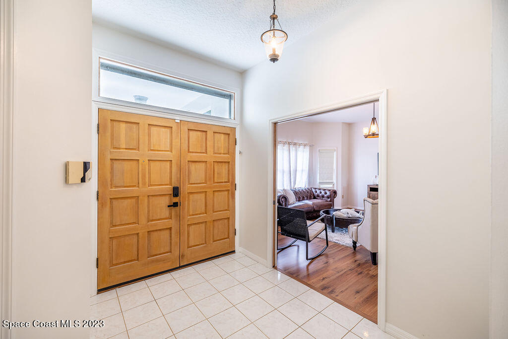 380 Lakeview Drive