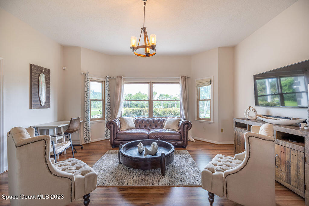 380 Lakeview Drive