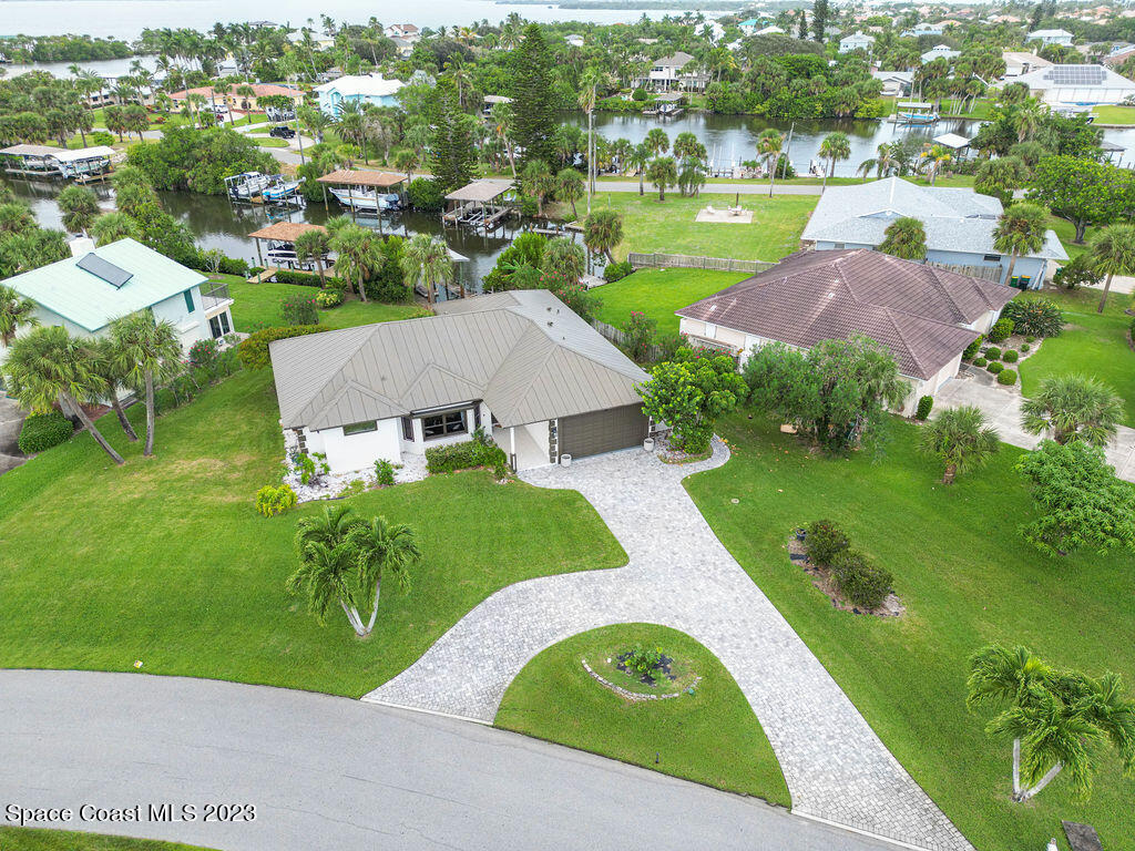 380 Lakeview Drive