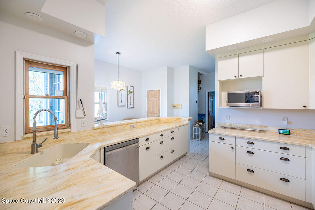 380 Lakeview Drive