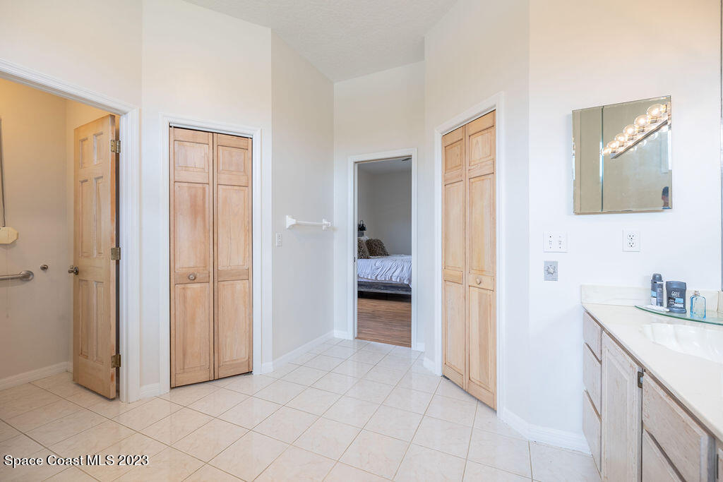 380 Lakeview Drive