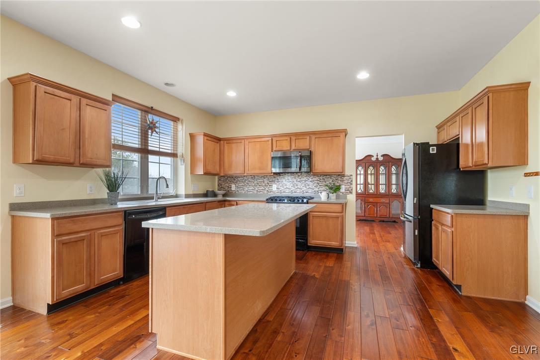 6489 Trafalgar Drive