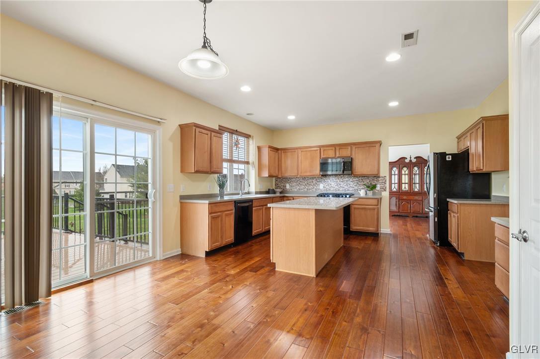 6489 Trafalgar Drive