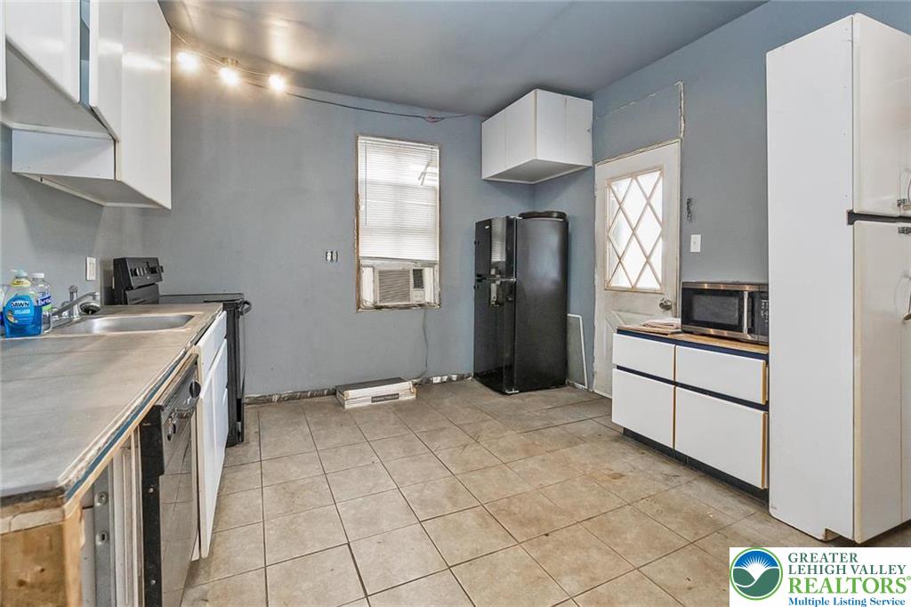 4109 Main Street