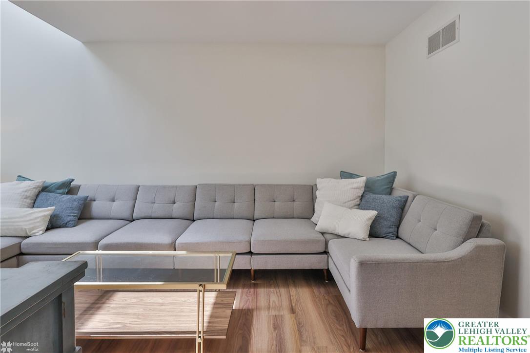 5502 Tanglewood Lane