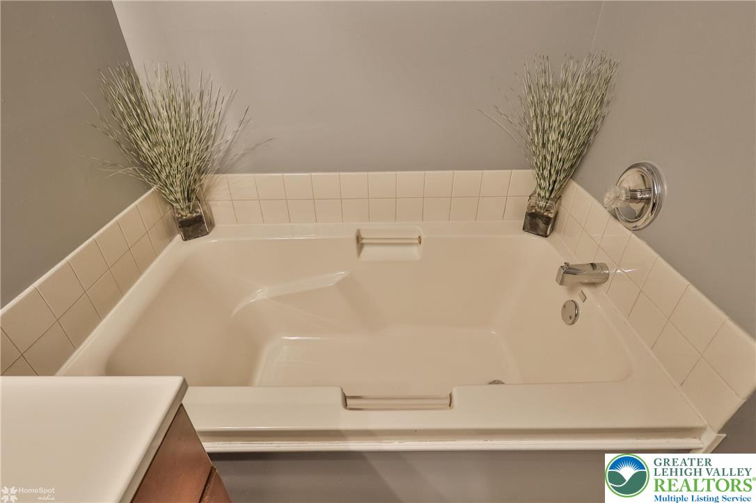 5502 Tanglewood Lane