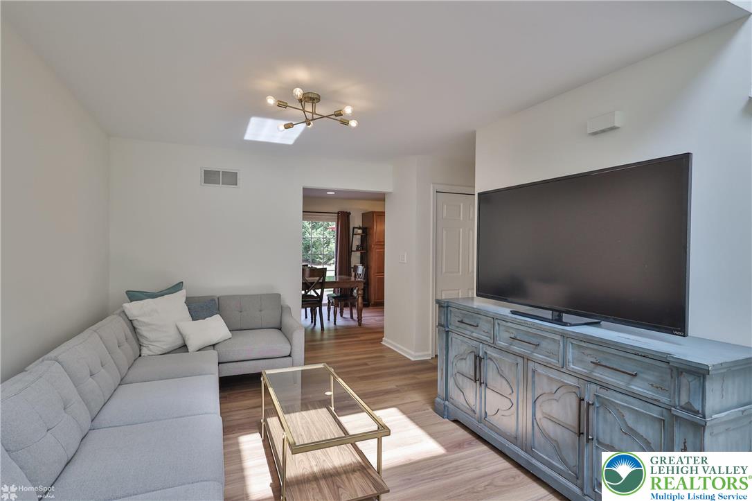 5502 Tanglewood Lane