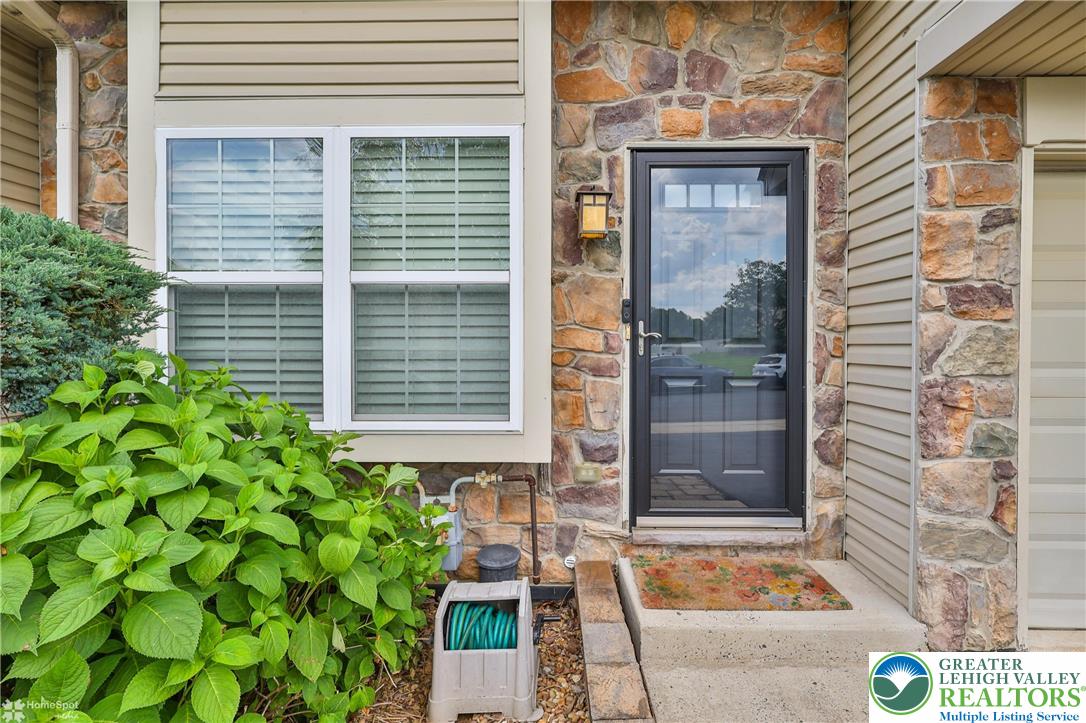 5502 Tanglewood Lane