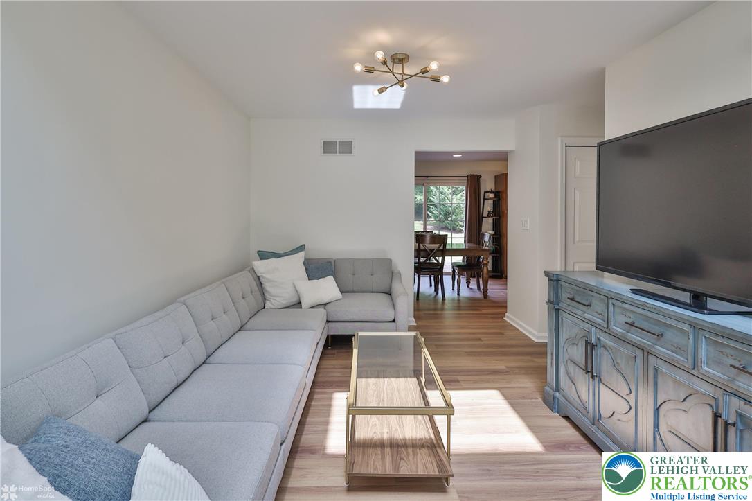 5502 Tanglewood Lane