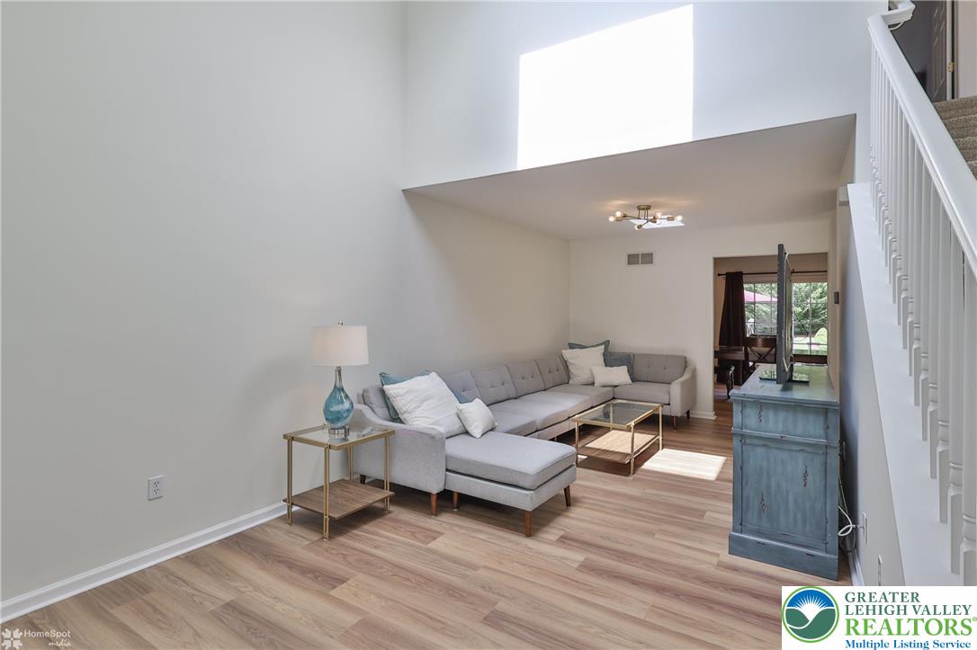 5502 Tanglewood Lane