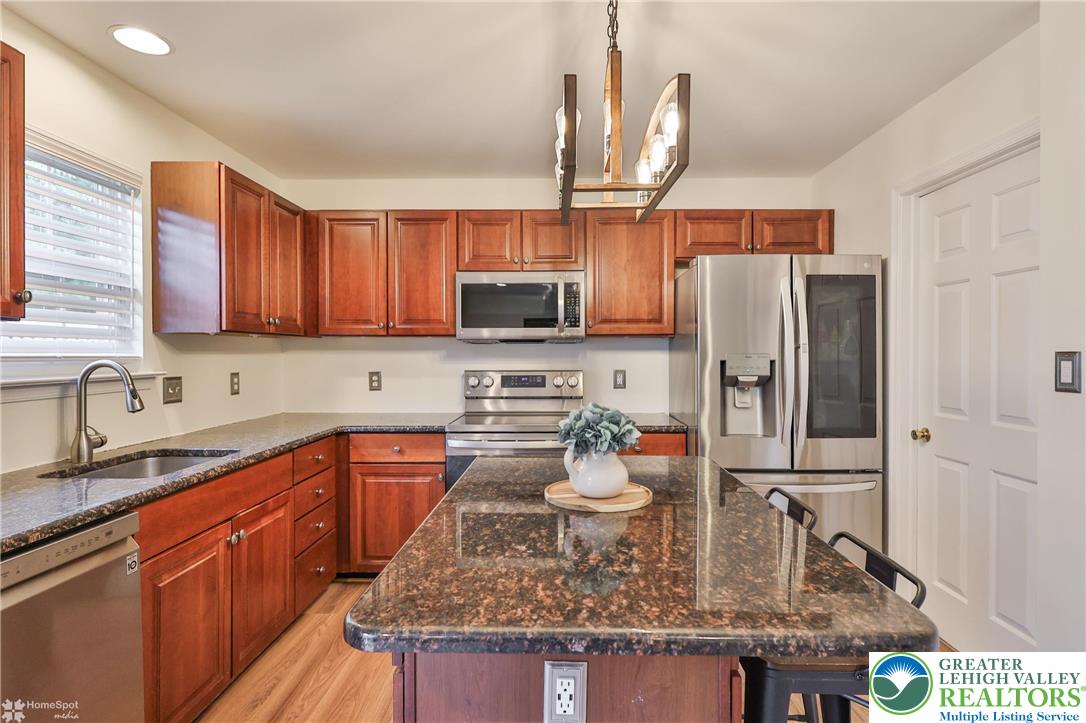 5502 Tanglewood Lane